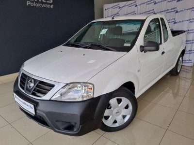 2022 Nissan Np200
