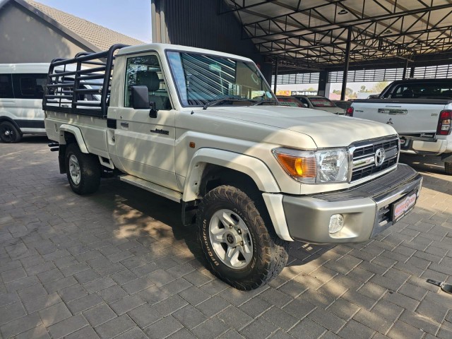 BUY TOYOTA LAND CRUISER 79 2023 TOYOTA LAND CRUISER 79 4.0 P S/C, WesBank