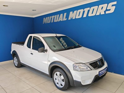 2015 Nissan Np200