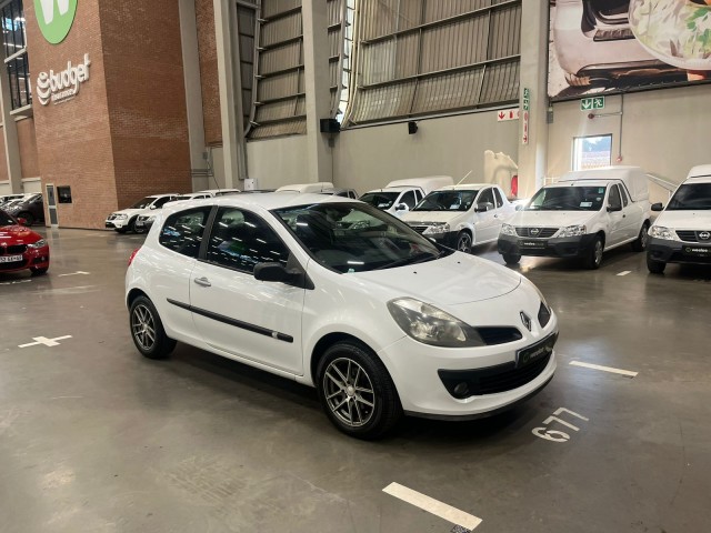 BUY RENAULT CLIO 2006 CLIO 1.6 DYNAMIQUE 3DR, WesBank