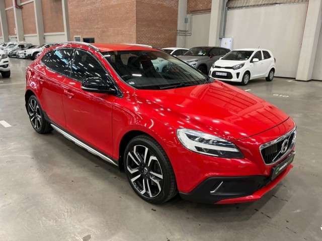 BUY VOLVO V40 2017 V40 CC D4 INSCRIPTION GEARTRONIC, WesBank